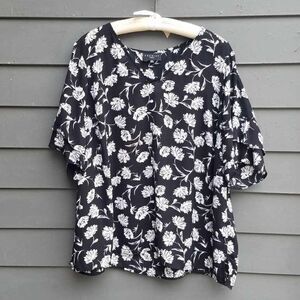 Premise Woman Black White Floral V Neck Blouse Bell Sleeves size 1X